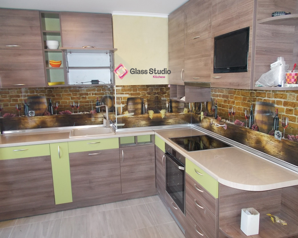 Модел 4: Кухня с 18 mm дървесен декор ПДЧ + Зелен пастел